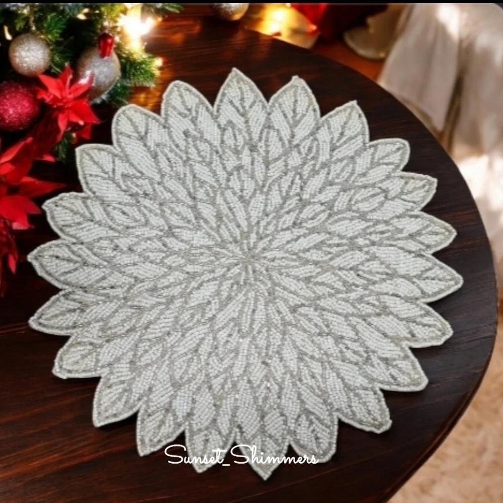 x4 Nicole Miller White & Silver POINSETTIA Sparkly Beaded Placemats Chargers New
